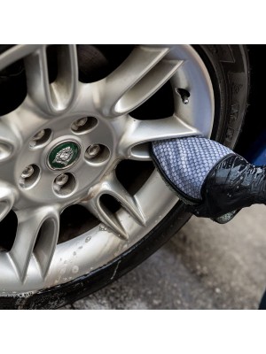 MICROFIBER WHEEL WEDGE RIM DETAILER